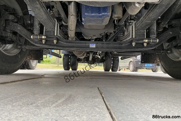 SHACMAN Delong N3000 Composite 220hp 4X2(6 wheels) 6.75m High Roof Van Cargo Truck Chassis (1) | 86Trucks