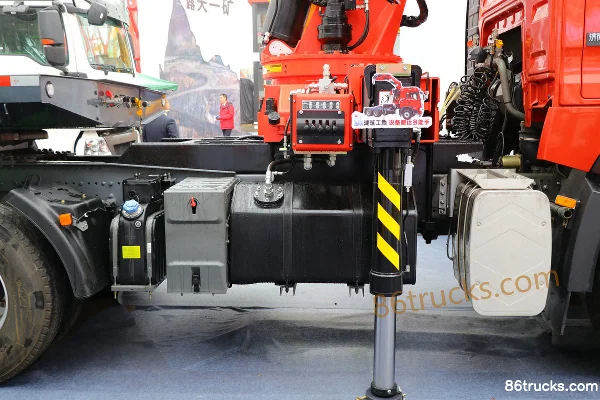 Sinotruk HOWO TX Heavy Truck 440 hp 6X4(10 wheels) Truck-mounted Crane Tractor Truck (Hongchang Tianma Brand) Chassis (1) | 86Trucks