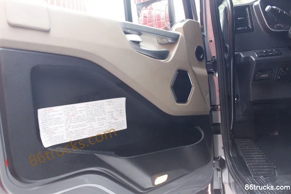 JAC Gallop A5W Heavy Truck 350 hp 8X4(12 wheels) 9.6m Cage Cargo Truck Cab (3) | 86Trucks