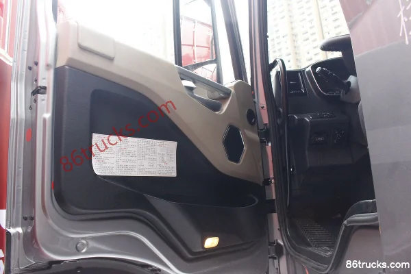 JAC Gallop A5W Heavy Truck 350 hp 8X4(12 wheels) 9.6m Cage Cargo Truck Cab (1) | 86Trucks
