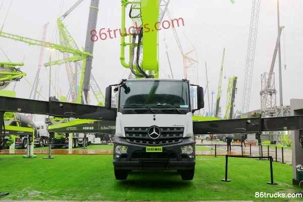 Mercedes-Benz 435 hp 8X4(12 wheels) Concrete Pump Truck (Zoomlion Brand) Exterior (2) | 86Trucks
