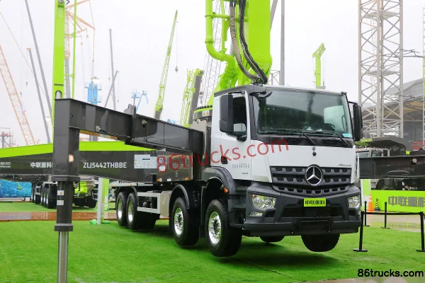 Mercedes-Benz 435 hp 8X4(12 wheels) Concrete Pump Truck (Zoomlion Brand) Exterior