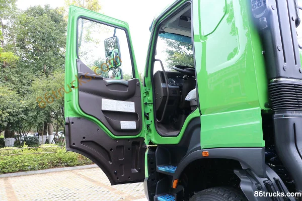 Dongfeng Liuqi Chenglong H7 375 hp 8X4(12 wheels) dump truck Cab (1) | 86Trucks