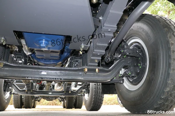 Dongfeng Liuqi Chenglong H7 375 hp 8X4(12 wheels) dump truck Chassis (3) | 86Trucks