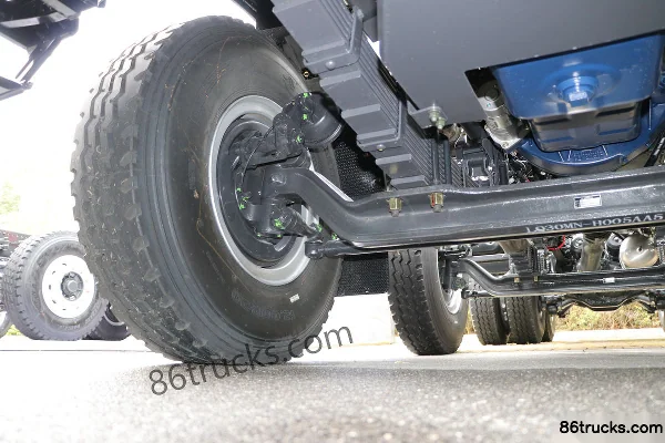 Dongfeng Liuqi Chenglong H7 375 hp 8X4(12 wheels) dump truck Chassis (2) | 86Trucks