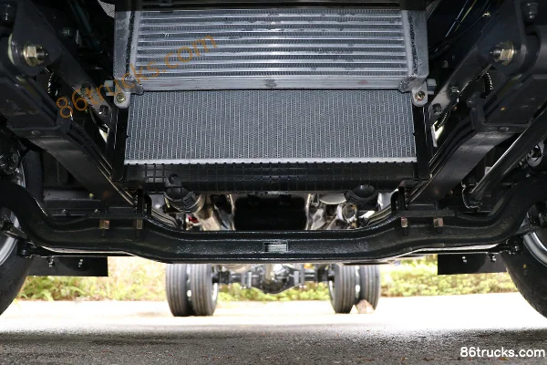 Dongfeng Liuqi Chenglong L2 140 hp 4X2(6 wheels) cargo truck Chassis (1) | 86Trucks