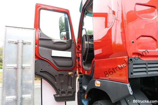 Dongfeng Liuqi Chenglong H7 330 hp 6X2(8 wheels) Cargo Truck Chassis (China VI) Cab (1) | 86Trucks