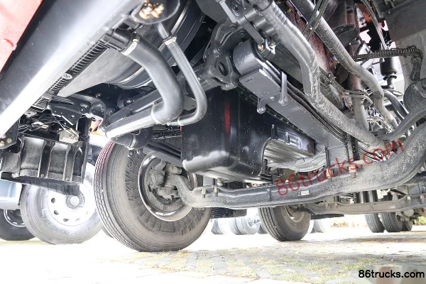 Dongfeng Liuqi Chenglong H7 400 hp 8X4(12 wheels) livestock transport truck Chassis (2) | 86Trucks