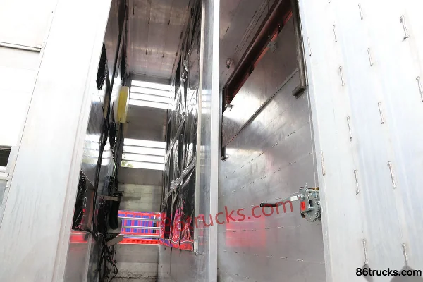 Dongfeng Liuqi Chenglong H7 400 hp 8X4(12 wheels) livestock transport truck Body (3) | 86Trucks