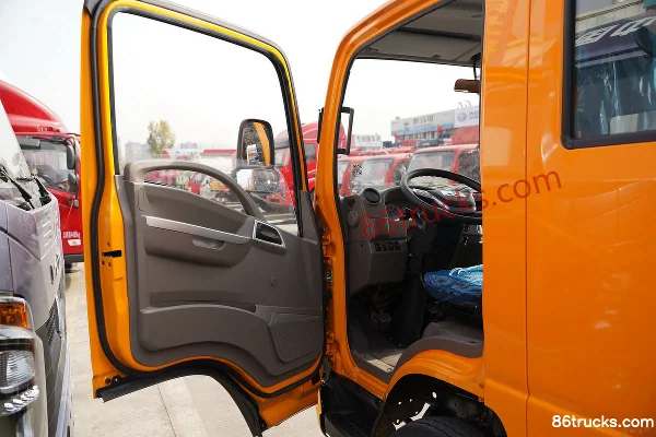 FAW Hongta FAW Jiefang Gongshi 150hp 4X2(6 wheels) 3.145m double-row flatbed light truck Cab (1) | 86Trucks