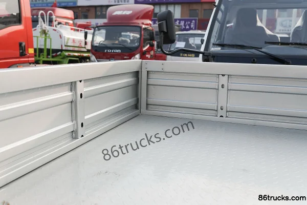 Tangjun Ouling Small BMW 1.6L 105 hp 4X2(6 wheels) CNG 3.08m half-row flatbed mini truck Body (2) | 86Trucks