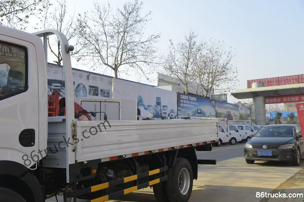 Dongfeng Duolika D6-S modèle 2018 95 ch 4X2(6 roues) camion léger à ridelles 4,17 m cabine simple Carrosserie (1) | 86Trucks