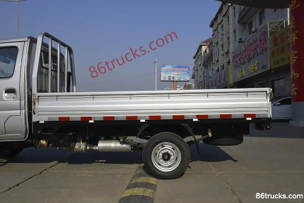 Dongfeng T3 (anciennement Xiaobawang W) 1,5 L 113 ch 4X2(6 roues) Camion plateau simple cabine 3,05 m (China VI) (pneu simple arrière) Carro