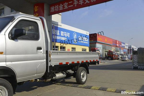 Dongfeng T3 (anciennement Xiaobawang W) 1,5 L 113 ch 4X2(6 roues) Camion plateau simple cabine 3,05 m (China VI) (pneu simple arrière) Carro
