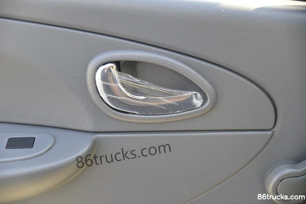 Dongfeng Duolika D6-M 115hp 4X2(6 wheels) 4.17m single-row van light truck (5-speed) Cab (2) | 86Trucks