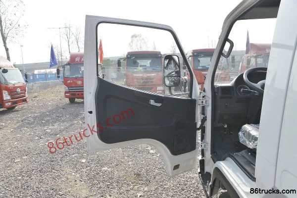 FAW Hongta FAW Jiefang Baling 95 hp 4X2(6 wheels) 2.76m double row flatbed light truck (Mengwo MW5G28) Cab (1) | 86Trucks