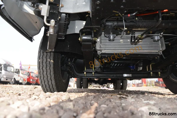 FAW Hongta FAW Jiefang Baling 95 hp 4X2(6 wheels) 2.76m double row flatbed light truck (Mengwo MW5G28) Chassis (2) | 86Trucks
