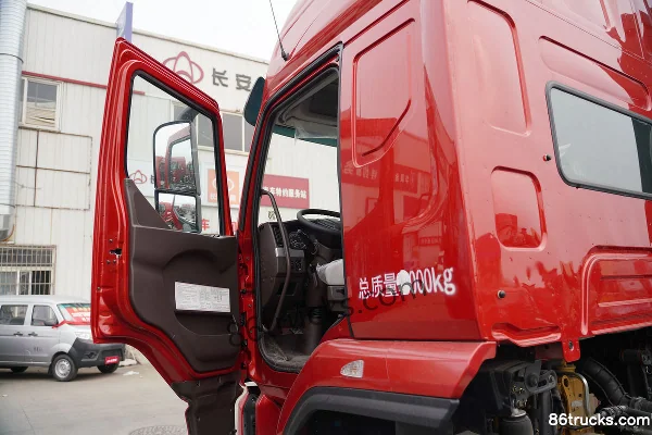 Dongfeng Liuqi Chenglong H5 camion moyen 240 ch 4X2(6 roues) 6,8 m camion porteur à ridelles (pont arrière 153) Cabine (1) | 86Trucks