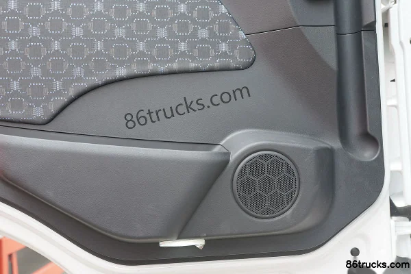 Sinotruk Sitrak G5 heavy truck 240 hp 4X2(6 wheels) 9.6m van truck Cab (3) | 86Trucks