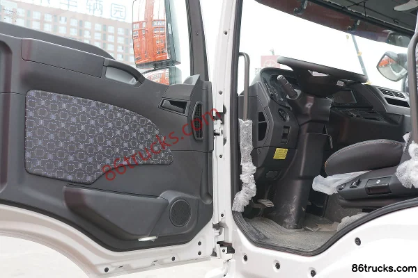 Sinotruk Sitrak G5 heavy truck 240 hp 4X2(6 wheels) 9.6m van truck Cab (1) | 86Trucks