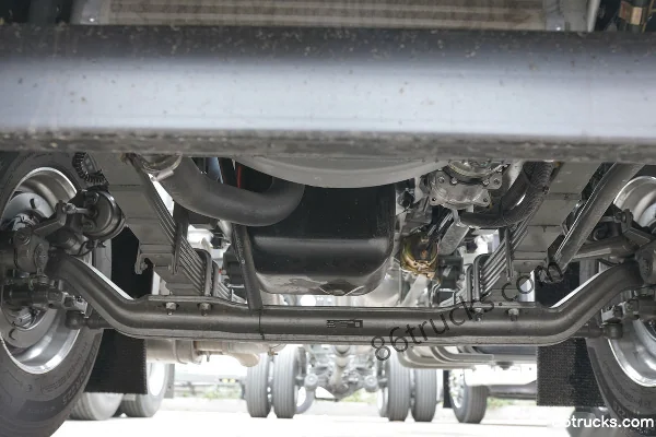 Sinotruk Sitrak G5 heavy truck 240 hp 4X2(6 wheels) 9.6m van truck Chassis (1) | 86Trucks