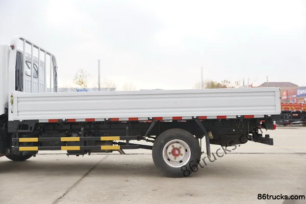Dongfeng Kaipute K6-N 115hp 4X2(6 wheels) 4.13m Single Row Flatbed Light Truck Body (3) | 86Trucks