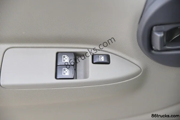 Dongfeng Kaipute K6-N Zhiyue Edition 140 ch 4X2(6 roues) 4.09m single-row box light truck Cabine (3) | 86Trucks