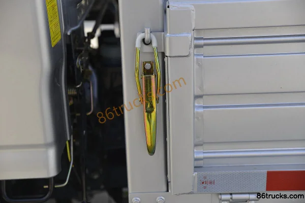 Foton Aumark Express 143 hp 4X2(6 wheels) 3.83m Cab-over Flatbed Light Truck Body (3) | 86Trucks