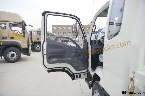 Foton Aoling TX 110 hp 4X2(6 wheels) 3.8m crew cab flatbed light truck (1) | 86Trucks