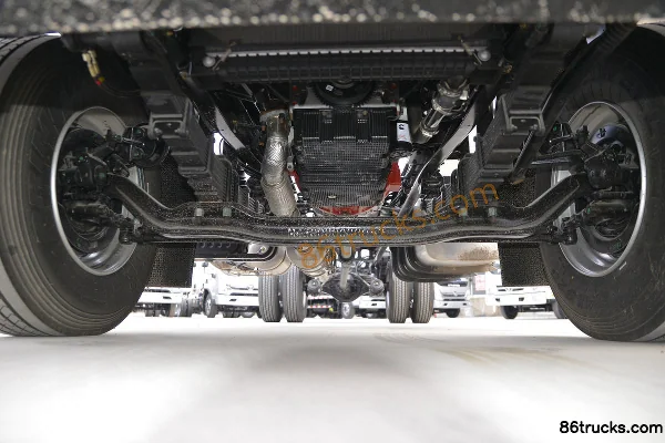 Foton Aoling Grand Frelon 230 ch 4X2(6 roues) 6,8 m cabine couchette camion porteur à ridelles (China VI) Châssis (1) | 86Trucks