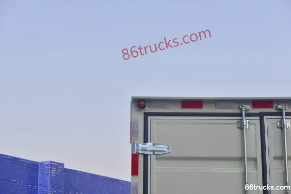 Foton Aumark Jiyun Tech Edition 88 hp 4X2(6 wheels) 3.655m single-row van light truck (air brake) Body (3) | 86Trucks
