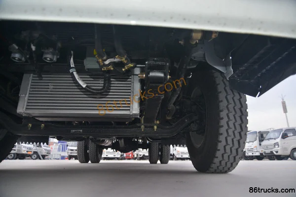 Tangjun Ouling T3 Series 130hp 4X2(6 wheels) 4.15m Single Row Van Light Truck Chassis (3) | 86Trucks