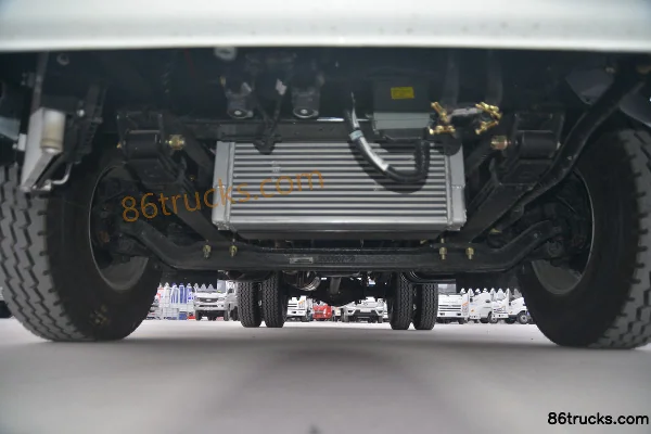 Tangjun Ouling T3 Series 130hp 4X2(6 wheels) 4.15m Single Row Van Light Truck Chassis (1) | 86Trucks