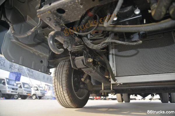 Ouling V5 Deluxe Edition 1.6L 105hp 4X2(6 wheels) CNG 3.61m Single Row Box Light Truck Chassis (2) | 86Trucks