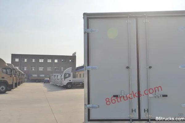 Ouling V5 Deluxe Edition 1.6L 105hp 4X2(6 wheels) CNG 3.61m Single Row Box Light Truck Body (3) | 86Trucks