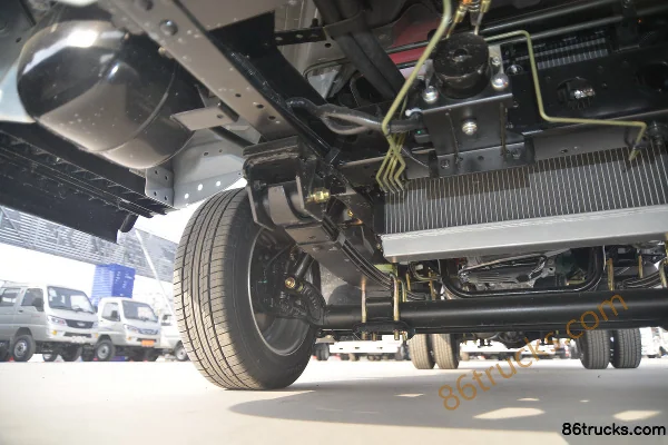 Tangjun Ouling Jinlika II 129 hp 4X2(6 wheels) 3.8m Semi-row Flatbed Light Truck (China VI) Chassis (2) | 86Trucks