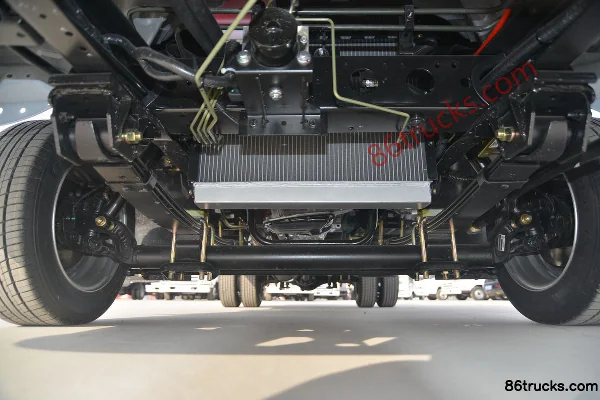 Tangjun Ouling Jinlika II 129 hp 4X2(6 wheels) 3.8m Semi-row Flatbed Light Truck (China VI) Chassis (1) | 86Trucks