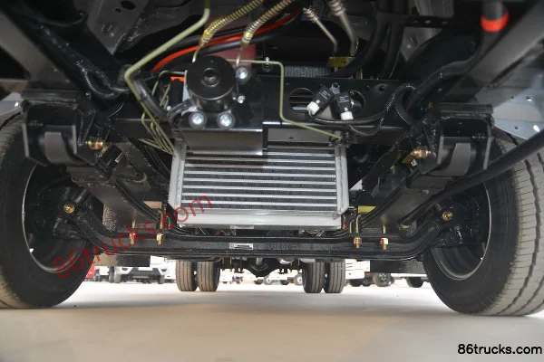 Tangjun Ouling Jinlika II 102hp 4X2(6 wheels) 4.1m single-row van light truck Chassis (1) | 86Trucks