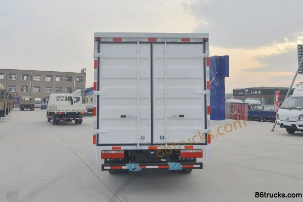Tangjun Ouling Jinlika II 102hp 4X2(6 wheels) 4.1m single-row van light truck Body (3) | 86Trucks