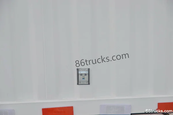 Tangjun Ouling Jinlika II 102hp 4X2(6 wheels) 4.1m single-row van light truck Body (2) | 86Trucks