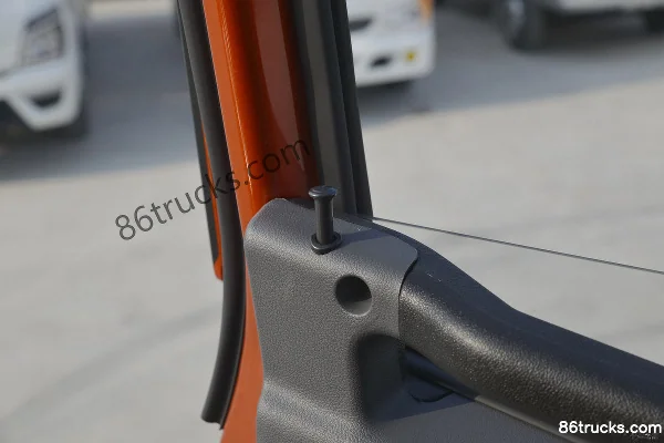 FAW Jiefang Lin VH 190 hp 4X2(6 wheels) 5.8m half-row stake truck Cab (3) | 86Trucks
