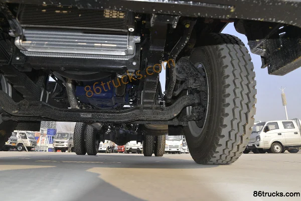 FAW Jiefang Lin VH 190 hp 4X2(6 wheels) 5.8m half-row stake truck Chassis (3) | 86Trucks