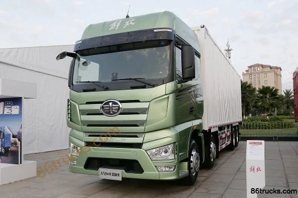 FAW Jiefang J7 camion lourd 460 ch 8X4(12 roues) camion porteur fourgon 9,4 m AMT automatique Extérieur (3) | 86Trucks