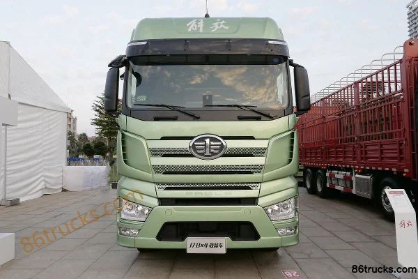 FAW Jiefang J7 camion lourd 460 ch 8X4(12 roues) camion porteur fourgon 9,4 m AMT automatique Extérieur (2) | 86Trucks