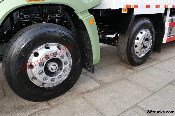 FAW Jiefang J7 camion lourd 460 ch 8X4(12 roues) camion porteur fourgon 9,4 m AMT automatique Châssis (1) | 86Trucks