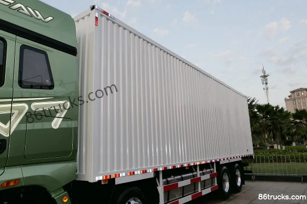 FAW Jiefang J7 camion lourd 460 ch 8X4(12 roues) camion porteur fourgon 9,4 m AMT automatique Carrosserie (1) | 86Trucks