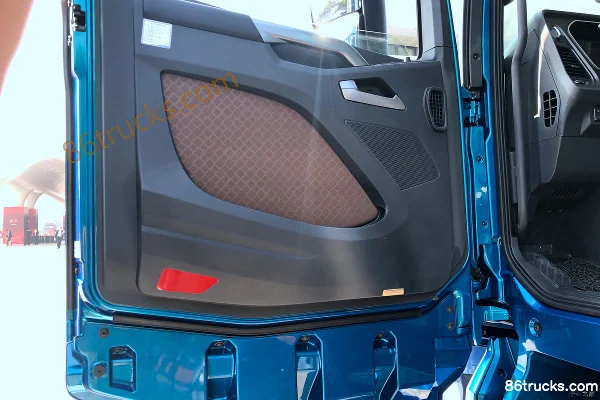 FAW Jiefang J7 Heavy Truck 470hp 6X4(10 wheels) LNG AMT Automatic Tractor Truck (China VI) Cab (2) | 86Trucks