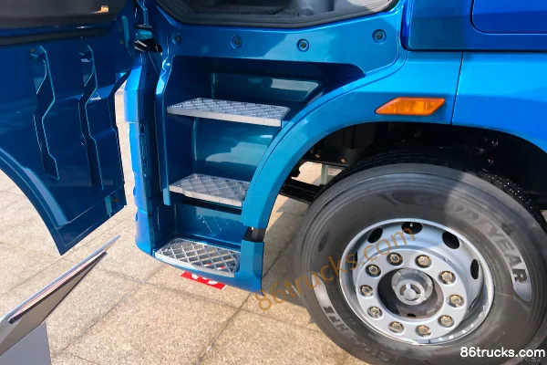 FAW Jiefang J7 Heavy Truck 470hp 6X4(10 wheels) LNG AMT Automatic Tractor Truck (China VI) Cab (1) | 86Trucks