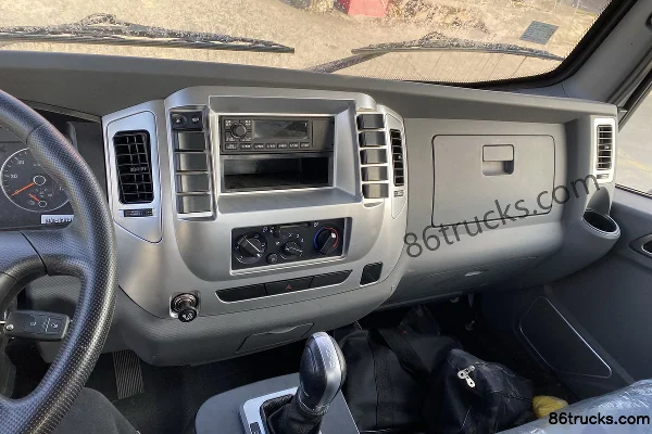Dongfeng T1 4.5T 4.15m Single Row Pure Electric Flatbed Light Truck 80.6kWh 4X2(6 wheels) Cab (3) | 86Trucks