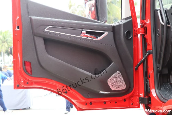SAIC Hongyan JieBao H6 240hp 4X2(6 wheels) 6.5m Stake Truck (China VI) Cab (3) | 86Trucks